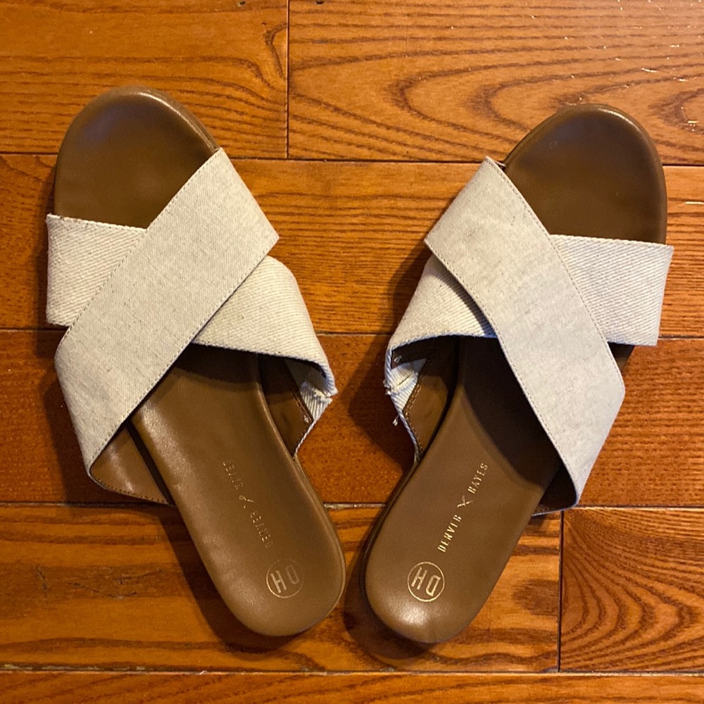 Denver Hayes size 9 sandals. Flats.